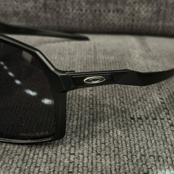 (OO9406) Oakley Sutro PRIZM Polarized Black Frame - Picture 4 of 10